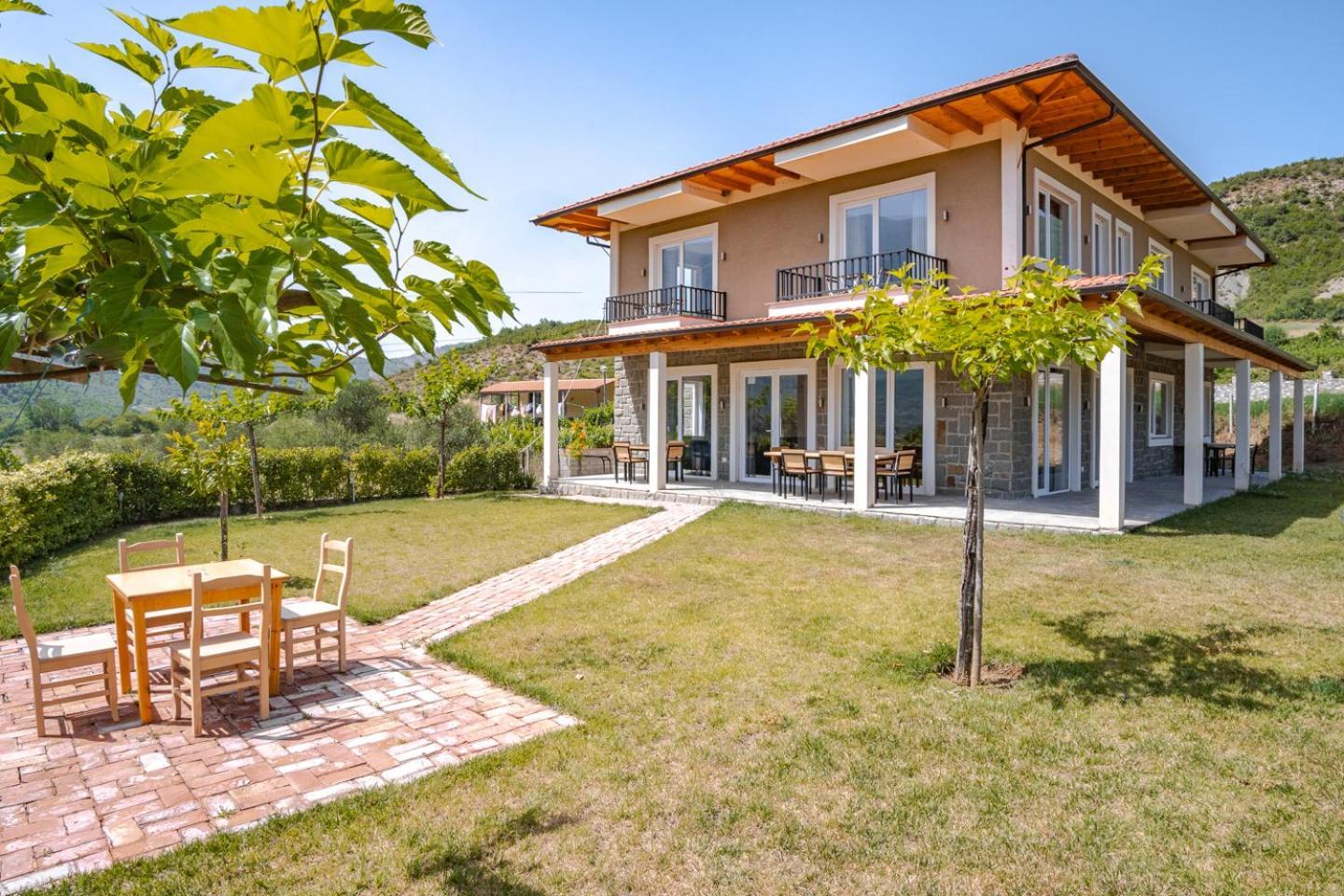 Bujtina Lumo & Pool Villa Përmet Dış mekan fotoğraf